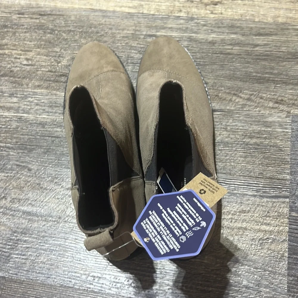 Toms - Picture 8 of 10